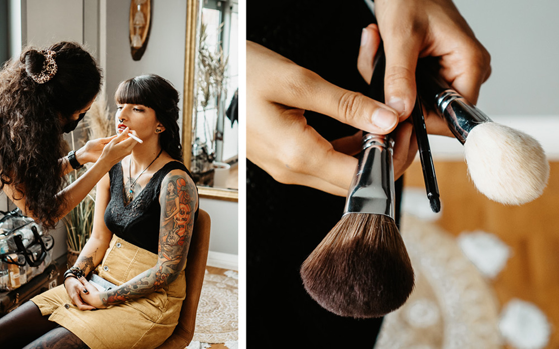 Das Braut-Makeup wird professionell geschminkt. Die Braut erhält ein schlichtes Alltagsmakeup, das mit dunkelrotem Lippenstift abgerundet wird. 