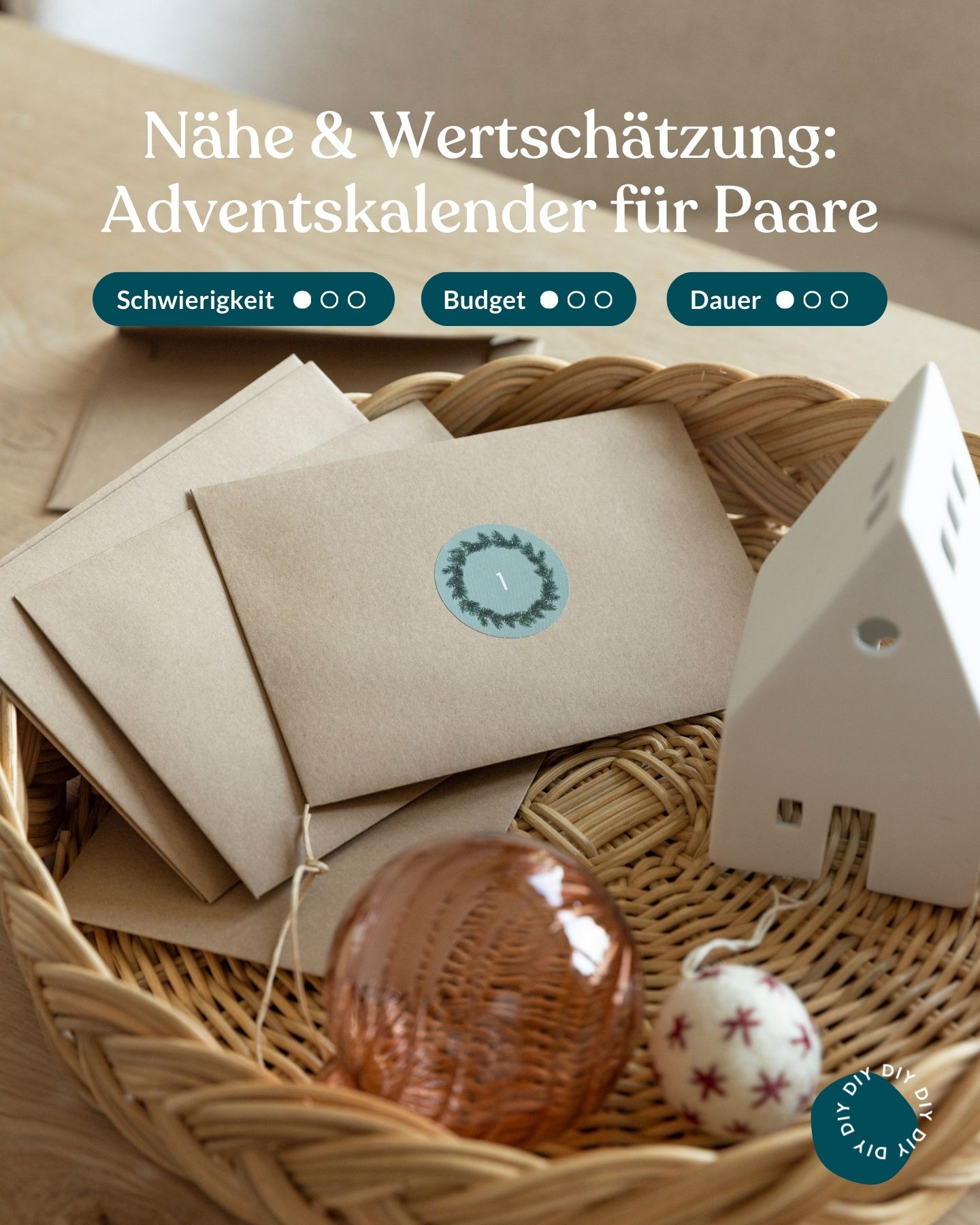 Adventskalender mit Date-Ideen liegt in einem Körbchen