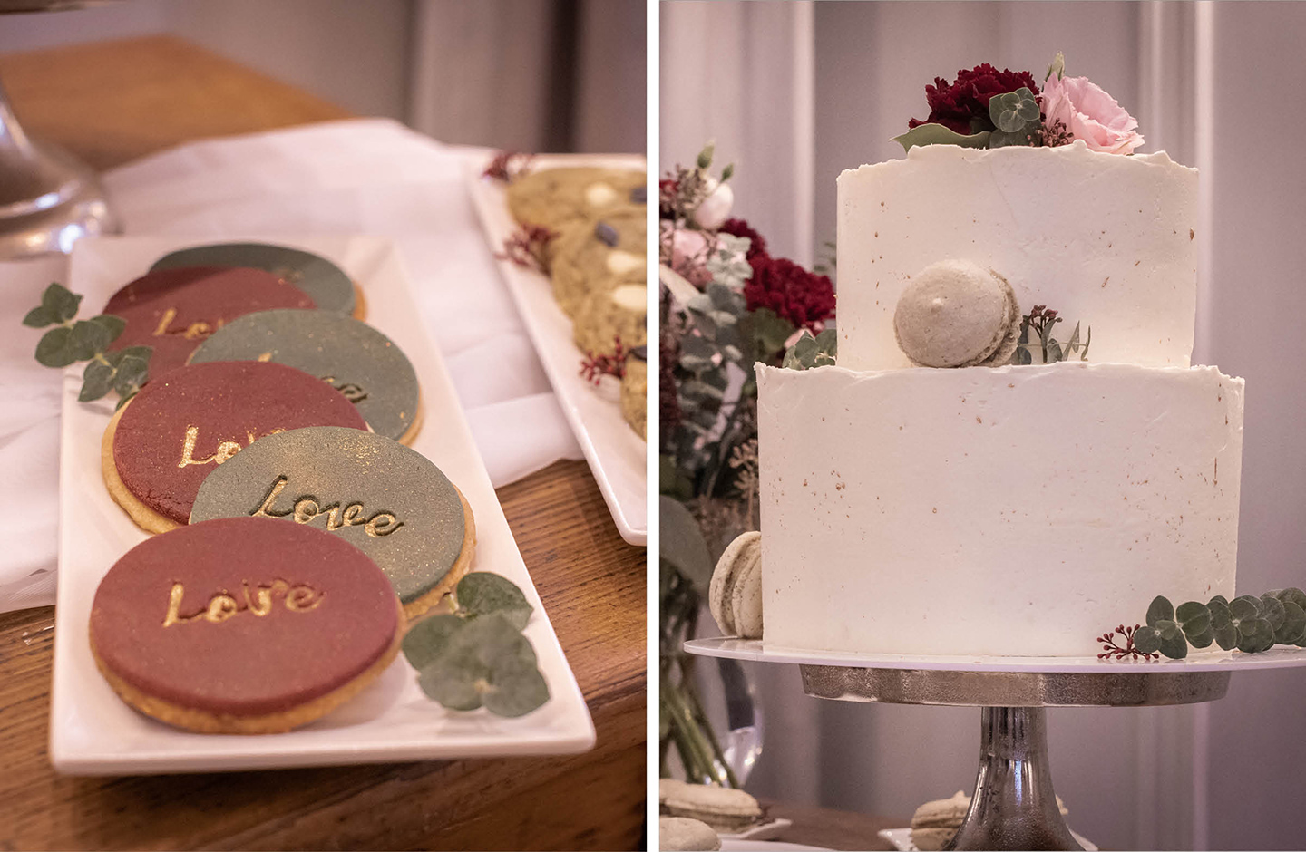 Handgemachte Kekse in rot und grün, dekoriert mit einem goldenen Schriftzug "love". Die zweistöckige ist mit einer weißen Creme ummantelt und dekoriert mit creme farbigen Macarons und Blüten passend zum Brautstrauß.
