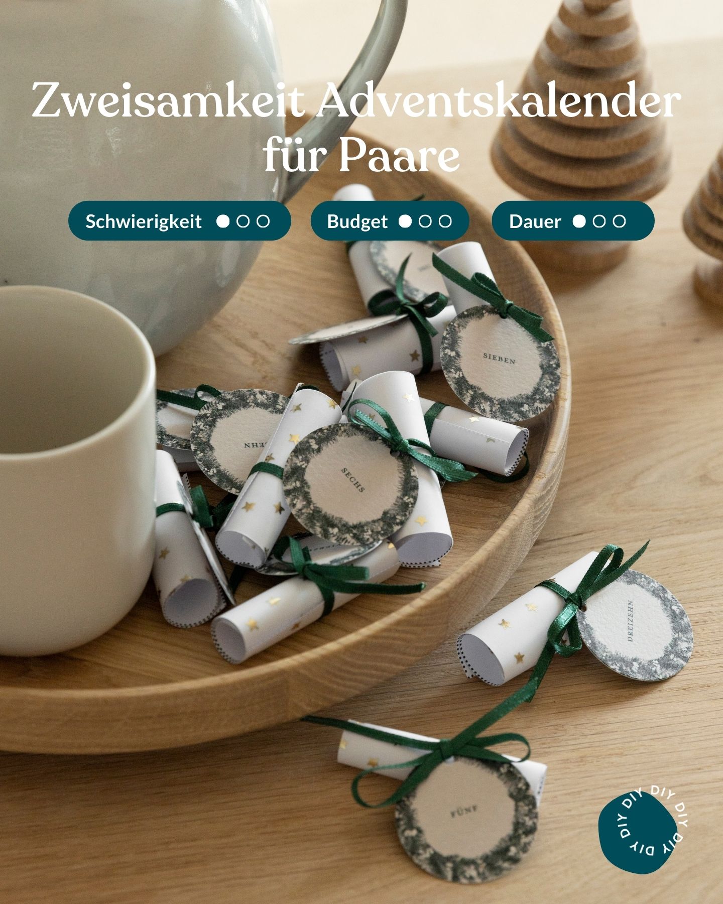 Adventskalender mit Date Ideen für Paare liegt auf einem Esstisch.