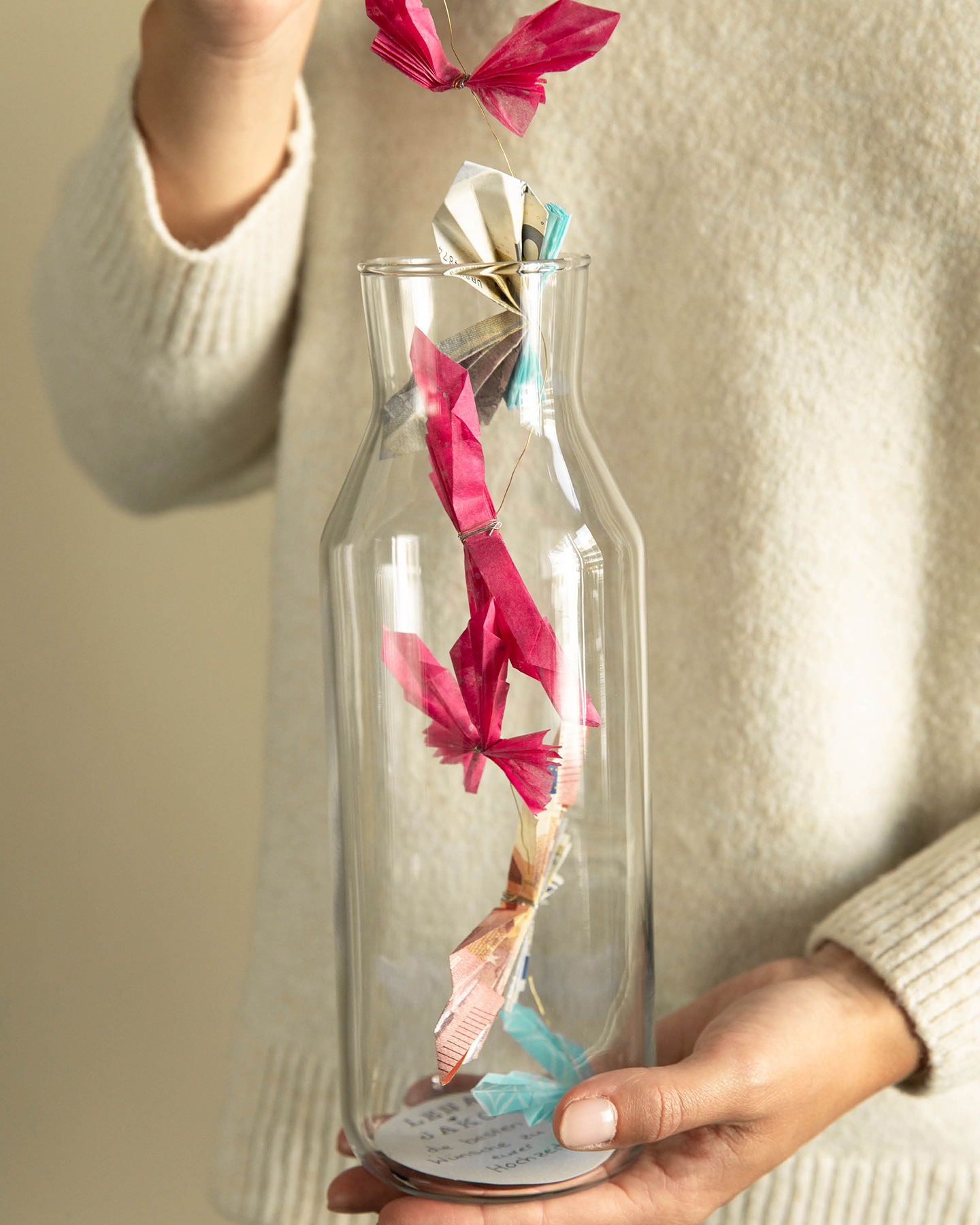 DIY Schmetterlinge aus Geld und Papier im Glas als Geldgeschenk verpackt.